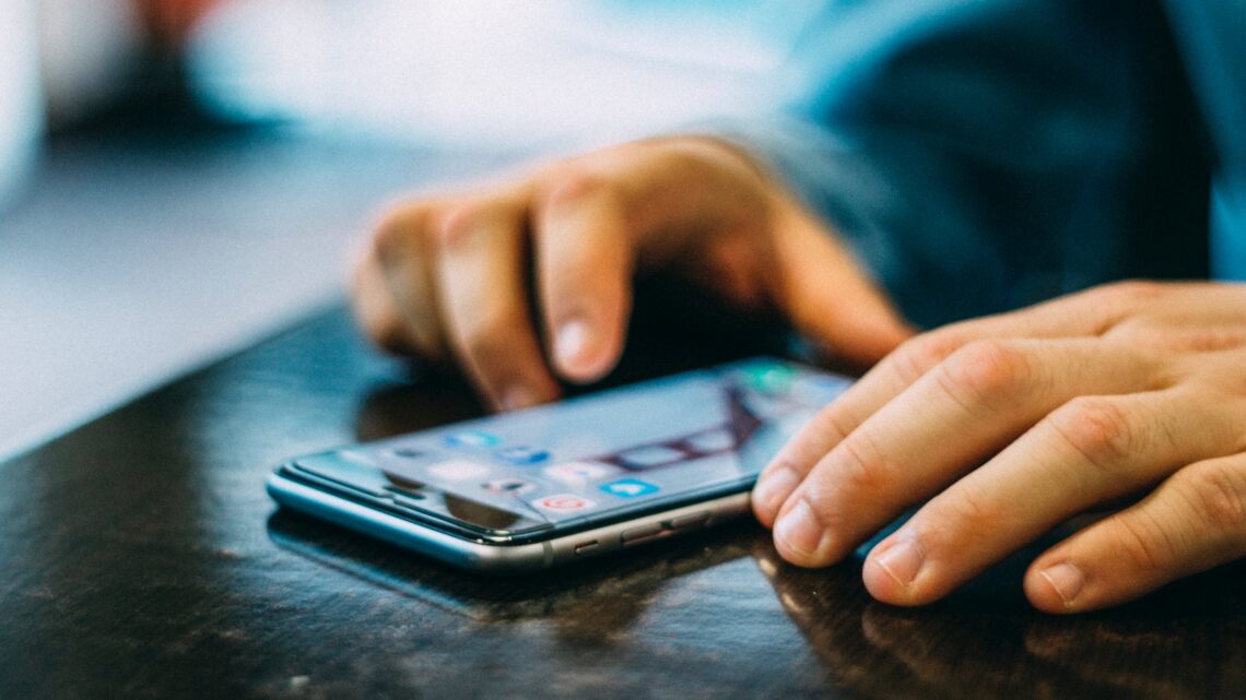 Sådan køber du en mobiltelefon online