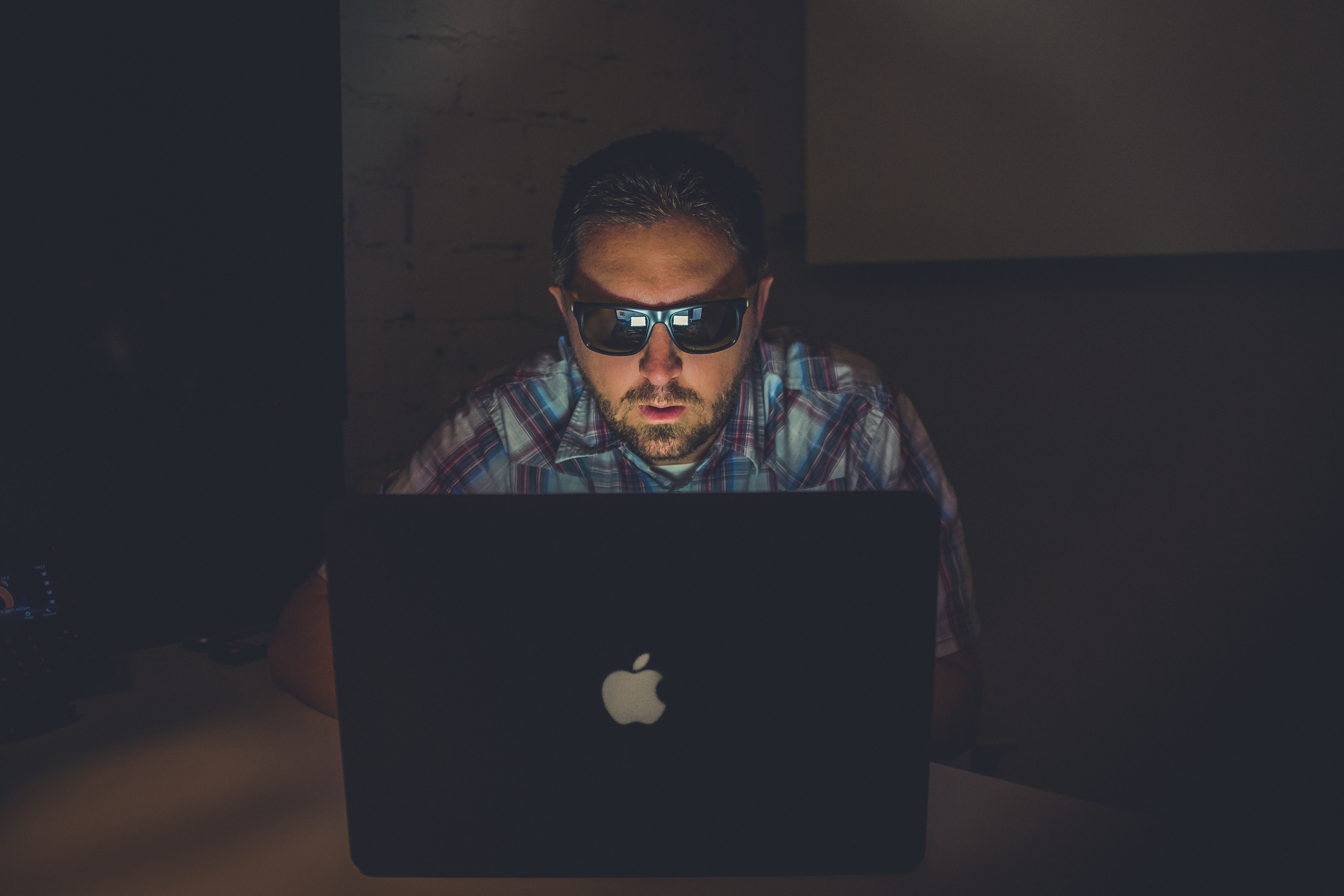 Tre tips til at spotte en svindler online