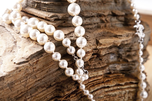 Pinterest og YouTube inspirerer til DIY-smykkefremstilling